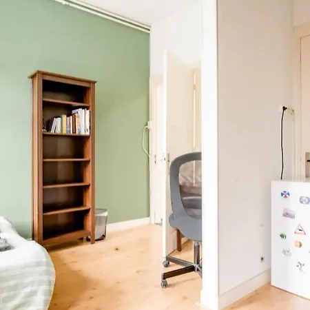 Cosy Close To And Centre Appartement